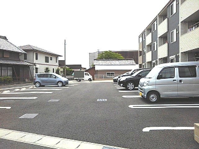 ポモドーロ旭の駐車場