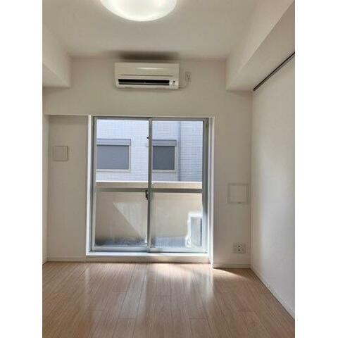 【居間・リビング】 | 約6帖の洋室です。