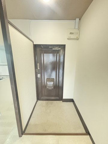 マンションなぎさの玄関