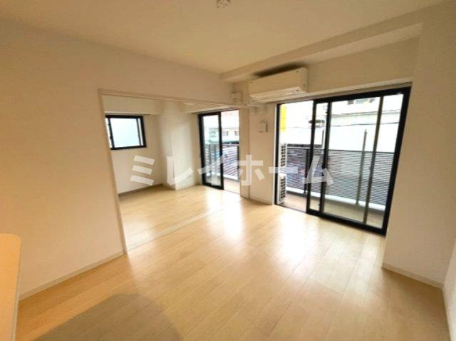 ジニア大森西の居間・リビング|同建物内、別のお部屋の参考写真になります。