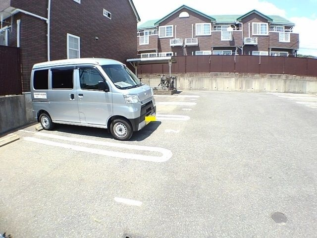 山手メゾン参　Ａの駐車場