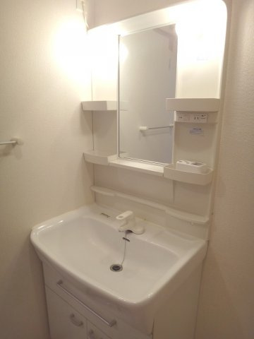 ホワイトメゾンⅥの洗面所