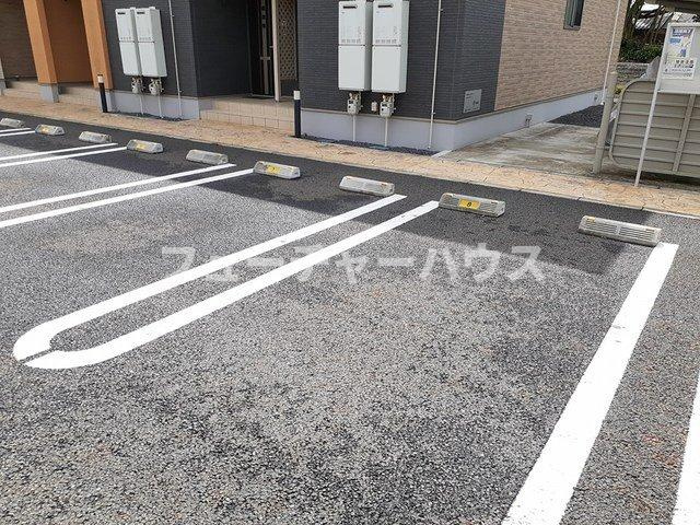 コンフォール　Ｂの駐車場