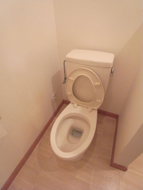 ジョリエーメゾンのトイレ|ゆったりとした空間のトイレです