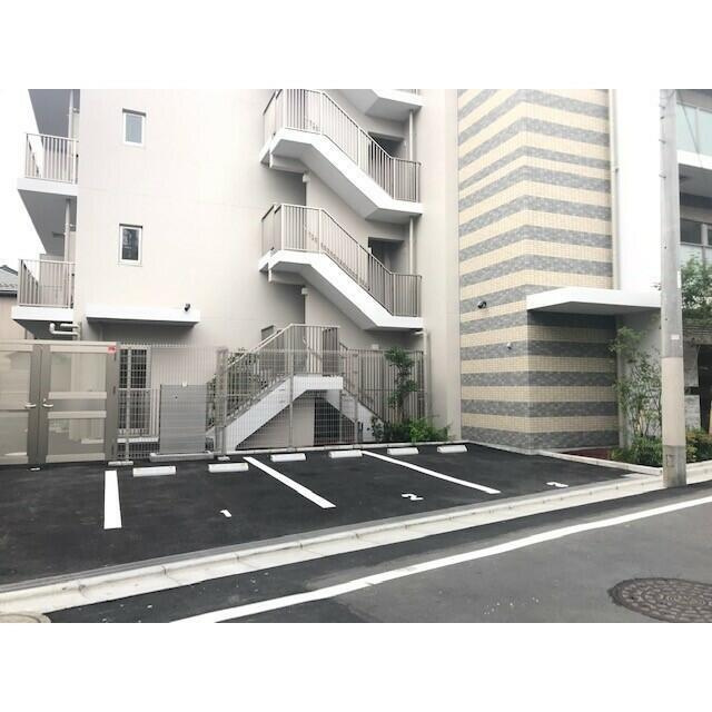 シェノン三軒茶屋の駐車場