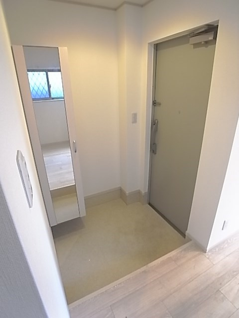 レジデンス西宮呉羽の玄関