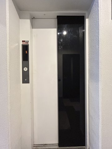 モノトーン難波のロビー