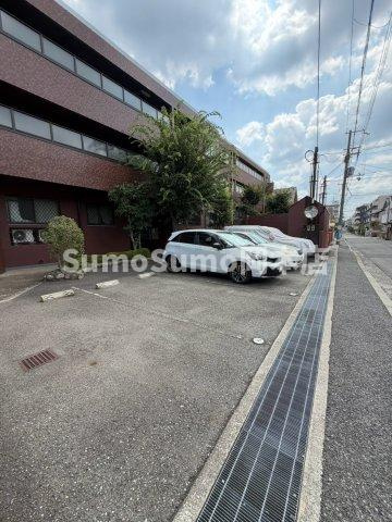 サニーハウス岡本の駐車場|駐車場に車を止められます