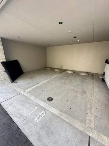Quintet NAMBAの駐車場