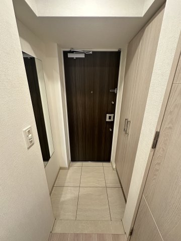 Quintet NAMBAの玄関