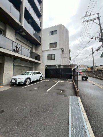 First博多駅前の駐車場