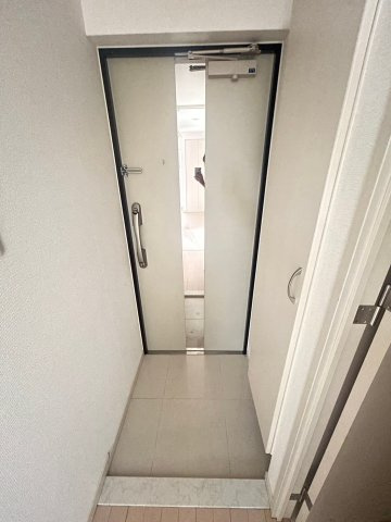 メゾンアイリスの玄関