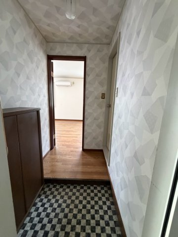 ミダ六マンションの玄関