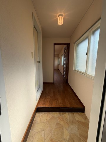 ミダ六マンションの玄関