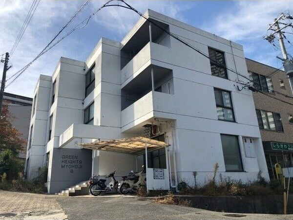 グリーンハイツ妙法寺B棟の外観