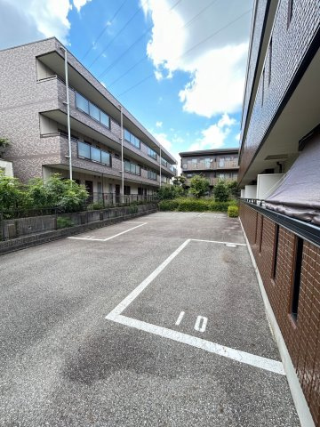 アバンウェル小林の駐車場