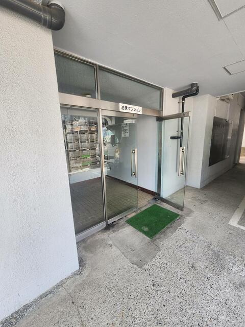池尻マンションのエントランス