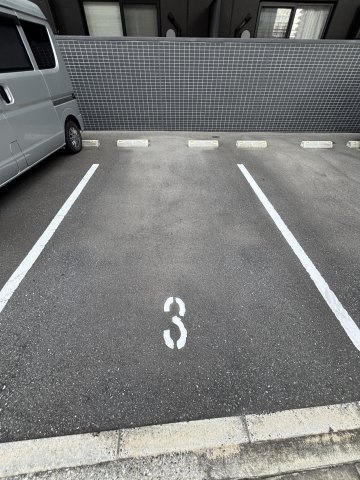 ヴァロアール博多の駐車場