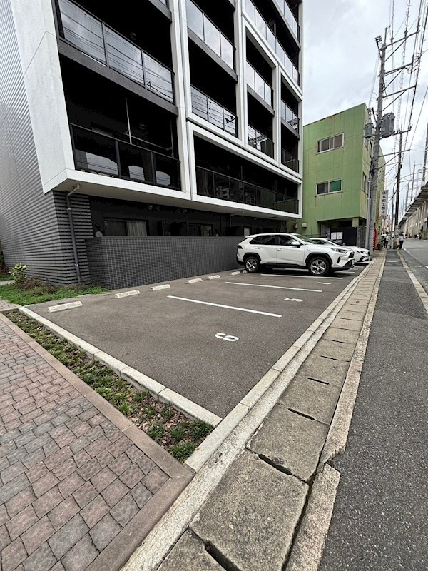 ヴァロアール博多の駐車場