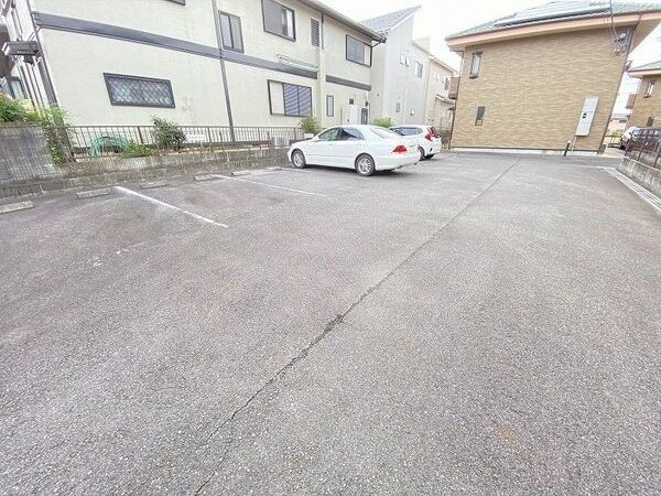 ラフィーネC　　刈谷市近郊の賃貸はクラスホーム刈谷店の駐車場