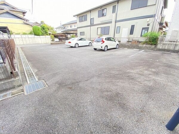 ラフィーネC　　刈谷市近郊の賃貸はクラスホーム刈谷店の駐車場