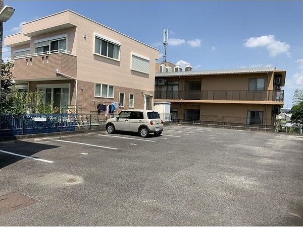 ファミール富士塚A　　刈谷市近郊の賃貸はクラスホーム刈谷店の駐車場
