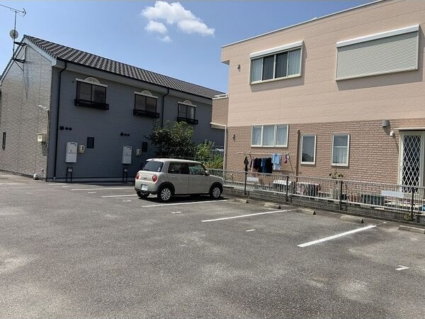 ファミール富士塚A　　刈谷市近郊の賃貸はクラスホーム刈谷店の駐車場