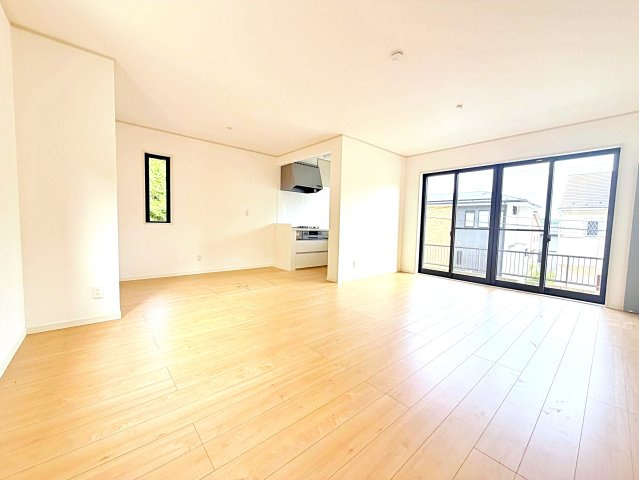 鎌倉市関谷戸建の居間・リビング|こちらのリビングで趣味の時間をお楽しみください