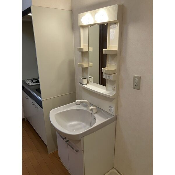 Crown Hillsの洗面所|室内の写真は別部屋となりますので現況優先とさせて頂きます。