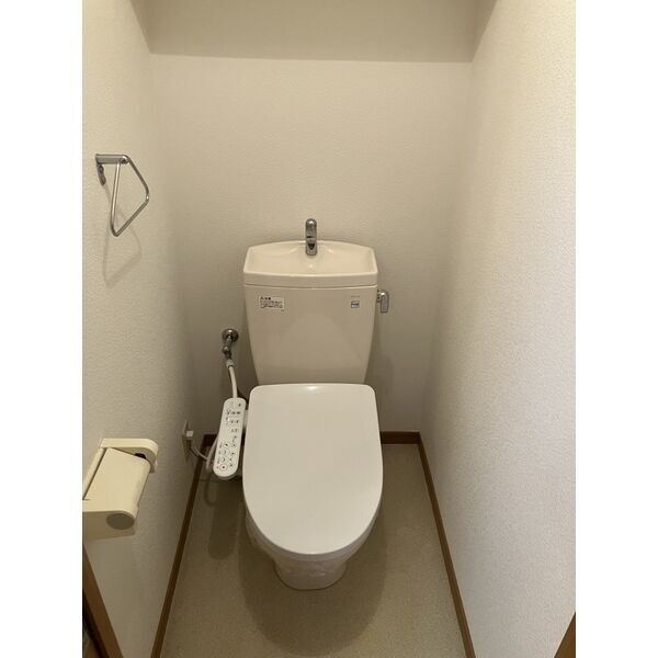 Crown Hillsのトイレ|室内の写真は別部屋となりますので現況優先とさせて頂きます。