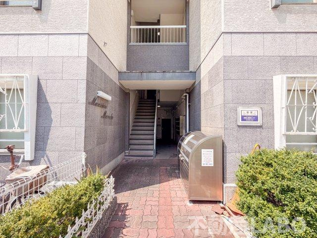 マンション丸保のエントランス
