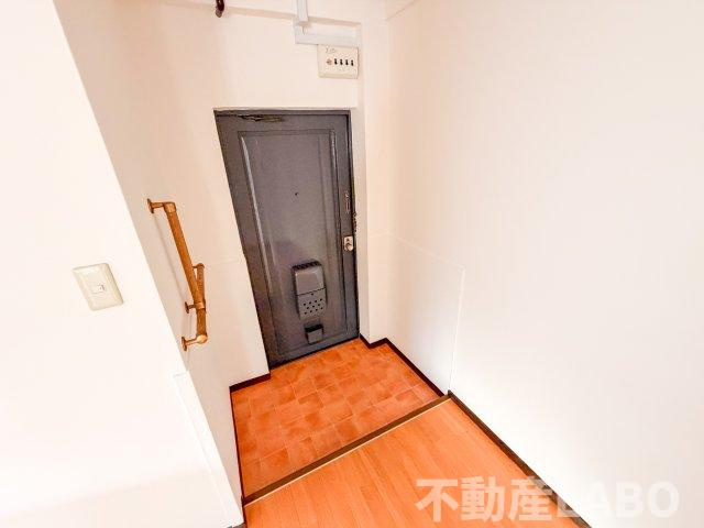 マンション丸保の玄関