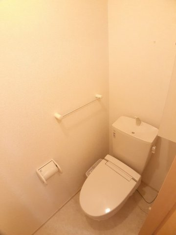 【トイレ】 | カルム岡田 | 落ち着いた色調のトイレです