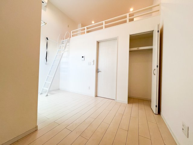 Estrella Abikoの居間・リビング
