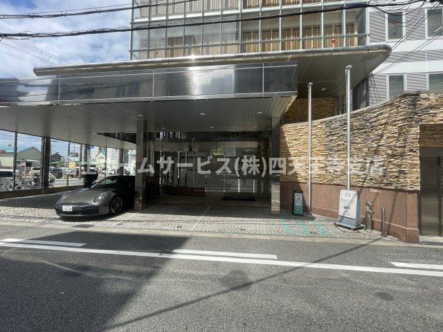 プレジャーズコーポレーションビルのエントランス