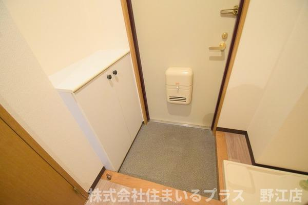 小鳥ハイツの玄関