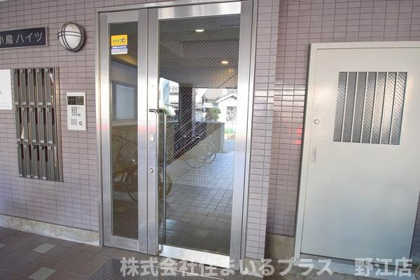 小鳥ハイツのエントランス