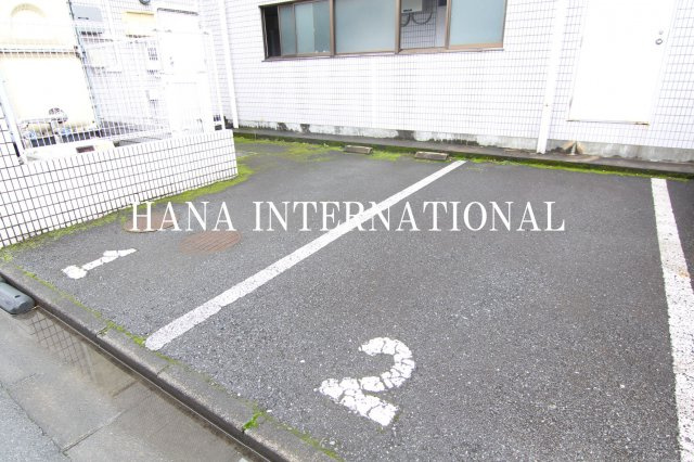 プラーティット本中山の駐車場