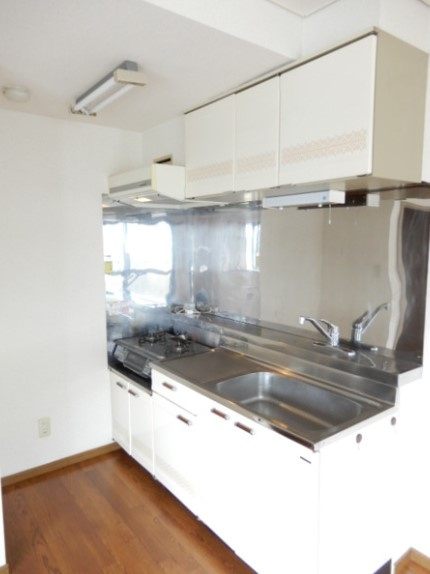 プラーティット本中山のキッチン|別部屋の写真です。