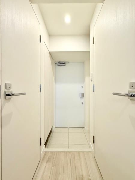 アジールコート町屋の玄関