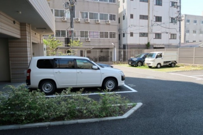 スプランディッド大阪WESTの駐車場|駐車場完備です