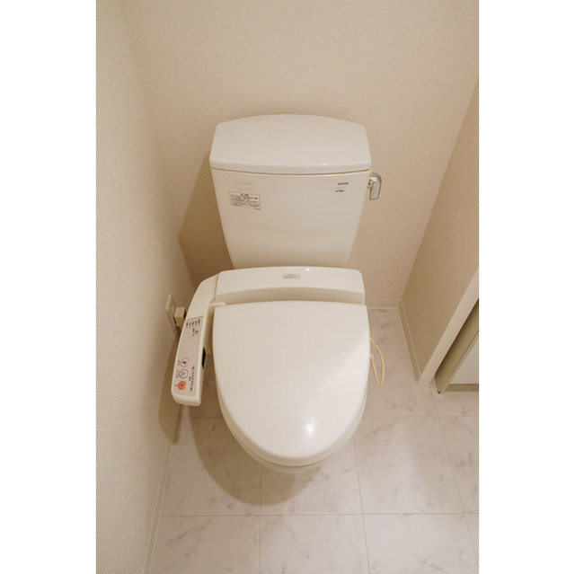 メゾン夕陽ヶ丘のトイレ|落ち着いた色調のトイレです