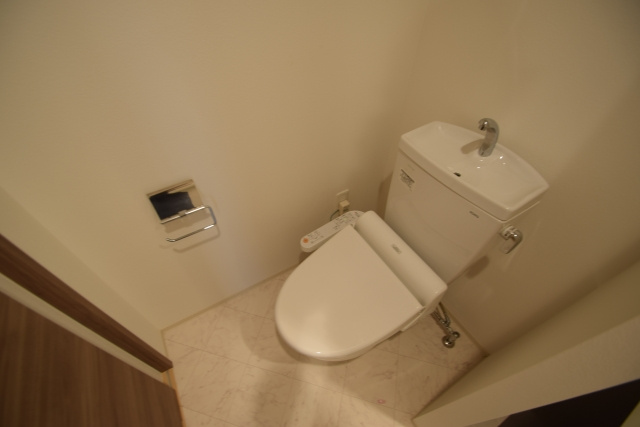 レジュールアッシュ南堀江のトイレ|コンパクトで使いやすいトイレです