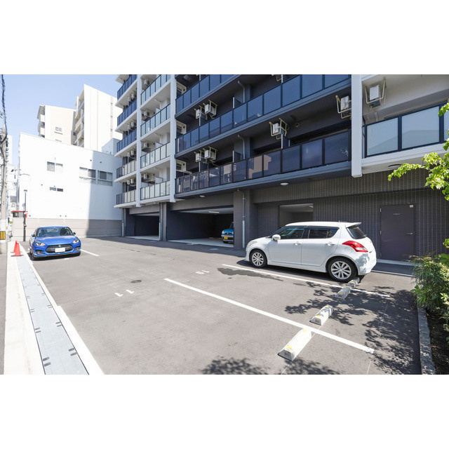 エステムコート大阪WESTⅡの駐車場|駐車場に車を止められます