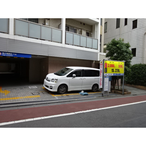 マミービルの駐車場