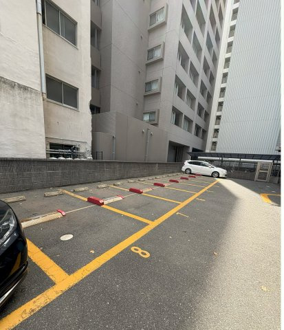 福岡市博多区築港本町の賃貸マンションの駐車場