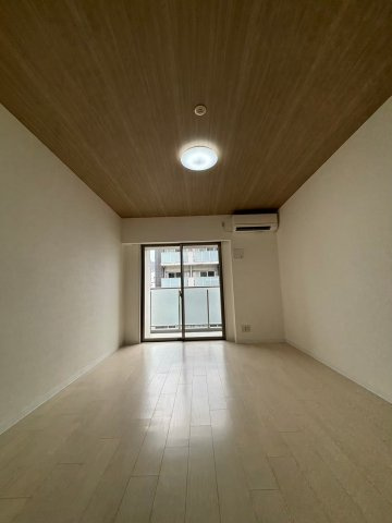 アーデン江戸堀の居間・リビング|使いやすいキッチンです