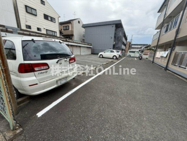 ノウブルハイツ平野の駐車場