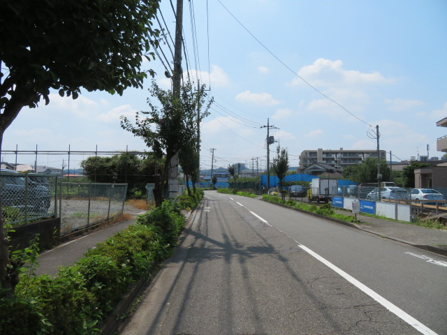 稲城市東長沼の倉庫