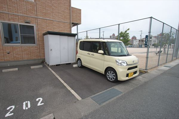 クレッセントパークの駐車場